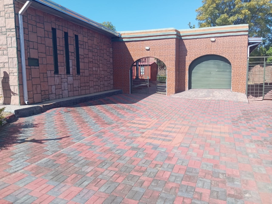 4 Bedroom Property for Sale in Mabopane Unit D North West